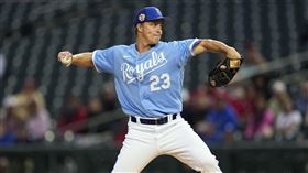 ▲皇家葛蘭基（Zack Greinke）投2.1局被敲8安含1支全壘打，失掉9分都是自責分，吞下敗投。（圖／美聯社／達志影像）