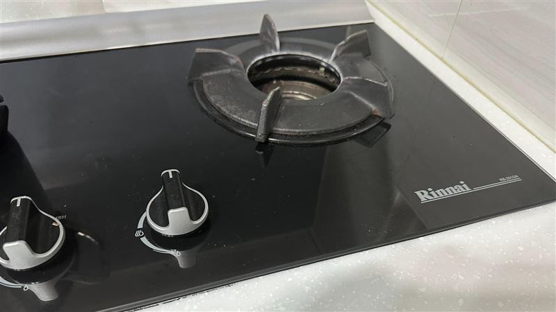 用瓦斯爐時，不該把物品放在周圍，避免引爆火災。（示意圖／資料照）