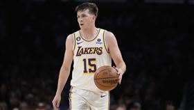 ▲年僅24歲的小將里夫斯（Austin Reaves）飆生涯新高35分，率湖人擊敗魔術。（圖／美聯社／達志影像）