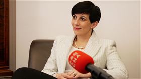 捷克眾議院議長艾達莫娃捷克眾議院議長艾達莫娃即將率大型代表團訪問台灣。捷克自認是台歐關係的推手，期盼此行能促成兩國企業、學術和文化交流。中央社記者林育立布拉格攝  112年3月18日