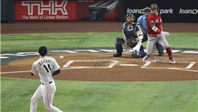 ▲佐佐木朗希被強襲球擊中。（圖／美聯社／達志影像）