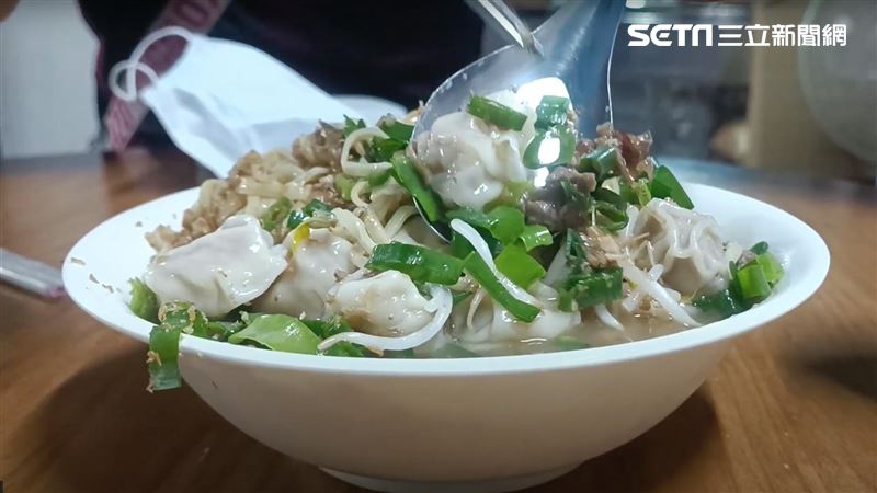 吃爆！超佛餛飩麵1碗「滿滿20顆」賣70元