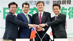 民進黨與自民黨「2+2會談」立委羅致政、郭國文、自民黨外交部會長、參議院自民黨副幹事長堀井巖參議員、國防部會長國場幸之助眾議員。（圖／民進黨提供）