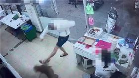 惡霸犬,海扁,圍毆,打爆,砸店,三峽,傷害,私刑正義,大快人心,妨害秩序