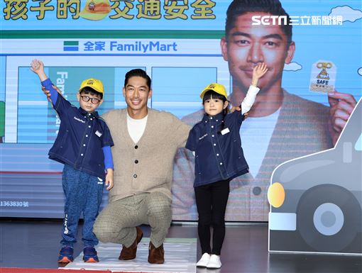 AKIRA代言公益推「預守孩子的交通安全」。（記者邱榮吉/攝影）
