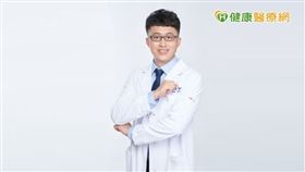 楊宗衡醫師總結選擇適合的血糖機三大要點：精準、採血時低疼痛、二次採血功能。