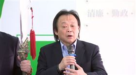 王世堅陪同洪健益登記參選