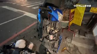 計程車、機車對撞　騎士血染口罩急送醫