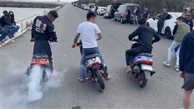 改裝機車，違規，競速，彰化芳苑漢寶村，河堤，(圖／翻攝自重機車友 ❘ 各區路況天氣、資訊分享中心臉書)