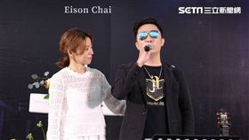 ▲艾成的弟弟艾翔唱歌送哥哥。（圖／記者楊澍攝影）