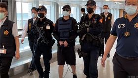 台南角頭陳建寧被菲律賓驅逐出境，我國刑事局國際刑警科將他逮捕歸案。（圖／翻攝畫面）