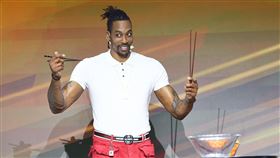 霍華德出席代言活動表情豐富（1）T1職籃聯盟桃園永豐雲豹隊洋將「魔獸」霍華德（Dwight Howard）22日在台北出席信用卡代言活動，與球迷進行小遊戲互動時表情活潑逗趣。中央社記者王騰毅攝  112年3月22日