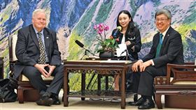 行政院長陳建仁今（22）日接見「台英國會小組」訪問團。（圖／行政院提供)