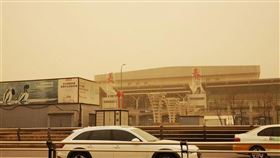 最強沙塵暴襲擊！半個中國都淪陷了　北方多地「亮黃燈」嚴重汙染
圖/翻攝自極目新聞微博