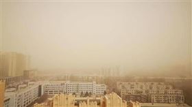最強沙塵暴襲擊！半個中國都淪陷了　北方多地「亮黃燈」嚴重汙染
圖/翻攝自極目新聞微博