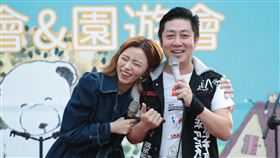 艾成、「狗兒子」哈嚕（圖／翻攝自艾成臉書）