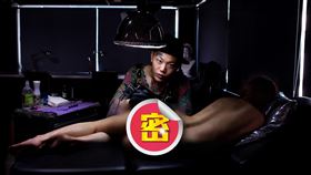 嘻哈團體187INC成員「彫柏」近年轉戰刺青有成海外奪冠。（圖／混血兒娛樂提供）