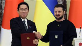 日本首相岸田文雄21日突訪烏克蘭，與烏克蘭總統澤倫斯基（Volodymyr Zelenskyy）會談。岸田文雄推特