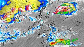 彭啟明1圖揭「大片閃電對流南下中」（圖／翻攝自彭啟明臉書）