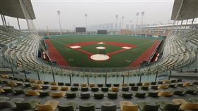 中華奧會考察亞運場地  紹興棒球場採人工草皮中華奧會亞運考察團22日赴杭州亞運的重點項目棒壘球場地視察，棒球項目將在紹興棒球場進行，內野除了投手丘、本壘區以外，都是採用人工草皮。（中華奧會提供）中央社記者楊啟芳傳真  112年3月22日