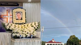 艾成親弟大馬出殯　天空兩道彩虹惹鼻酸