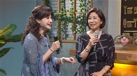 方季惟（圖左）回憶過去每次進錄音室都會被製作人罵哭。（圖／年代提供）　