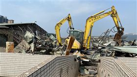 新北市海砂屋自治條例通過以來，位於新莊區新泰路的首例拆除案件於20日開拆，預計一個月拆除完畢(圖/新北市政府)