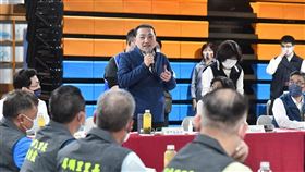 新北市長侯友宜在行動治理座談會中感謝深坑區里長的協助與支持，盼大家攜手合作，共同解決深坑里民大小事。(圖/新北市政府)