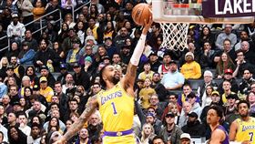 ▲羅素（D'Angelo Russell）攻下26分，湖人擊敗太陽。（圖／翻攝自湖人推特）