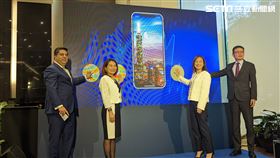 渣打銀行消費金融、私人理財暨中小企業銀行全球事業行政總裁徐仲薇(右二)、消費金融、私人理財暨中小企業銀行事業總處負責人林素真(左二)、財富管理處處長Samrat Khosla(左一)、高資產客群暨分行通路管理事業處處長王開平 (右一)出席活動。（圖/記者戴玉翔攝影）