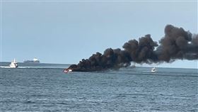 野柳,外海,火燒船,全面燃燒,黑煙,獲救,感恩99,漁船