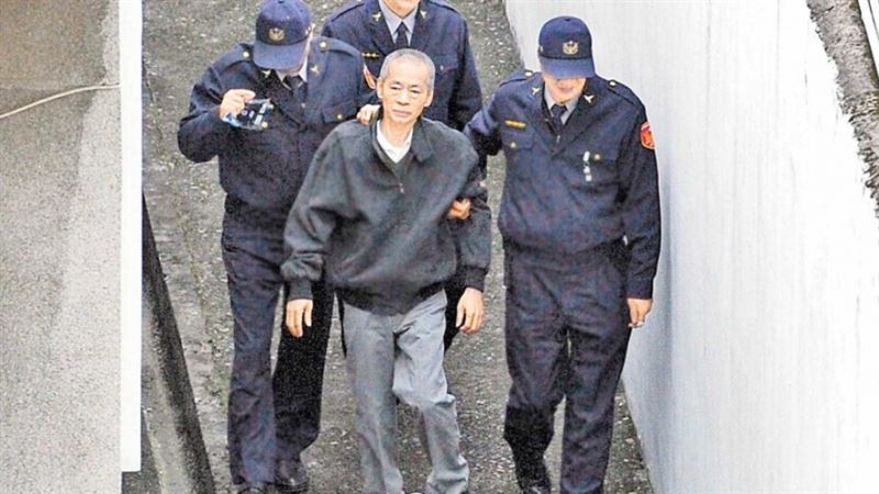「殺人魔」被逮露詭笑…落網18年後終伏法