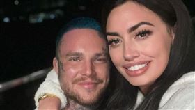 澳洲男，刺青妻子，醜照(圖／翻攝自臉書)