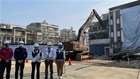 台北市政府2023年3月22日順利完成執行文山區木柵段公辦都更案之代拆作業(圖/台北市政府)