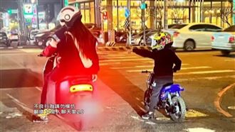 獨／讓小孩騎迷你車上路！警斥違規將開罰