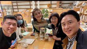 Nono提供去年10月楊忠衡與朱海君等人一起談合作時的自拍。（圖／經紀人提供）