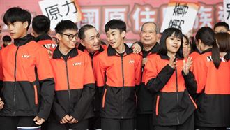 獨／侯友宜揮旗　教練證實：擦到同學衣服