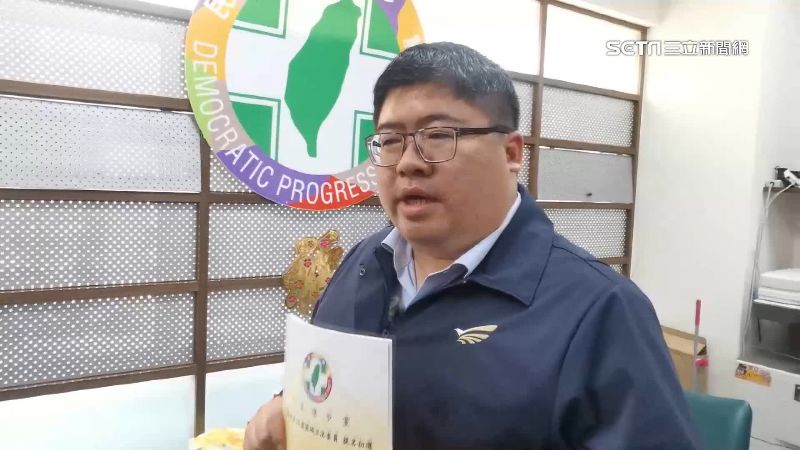 挑戰蔡易餘！嘉縣議員領表登記立委初選