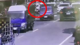 路面塌陷,坑洞,高雄,女騎士