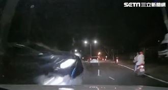 撞擊瞬間曝！台中轎車失控衝對向9人送醫