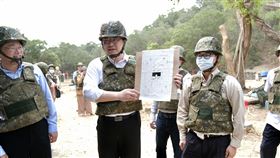 內政部長林右昌檢視替代役男歸零射擊訓練成果（圖／內政部提供
）