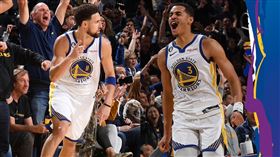 ▲湯普森（Klay Thompson）、波爾（Jordan Poole）聯手飆12顆三分球。（圖／翻攝自勇士推特）