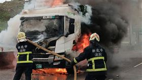 聯結車,火燒車,台15線,輪胎,爆胎,新北