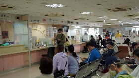 辦護照大增  外交部雲嘉南辦事處加班