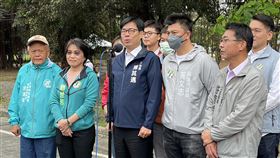 陳其邁：成為國際正面力量  台灣朋友會越來越多台灣與宏都拉斯斷交，高雄市長陳其邁（左3）26日下午參加左營見城之道啟用典禮時受訪指出，德不孤必有鄰，台灣還是要勇敢自信地跟國際社會交往，只要成為正面力量，台灣的朋友就會越來越多，他對台灣非常有信心。中央社記者林巧璉攝  112年3月26日