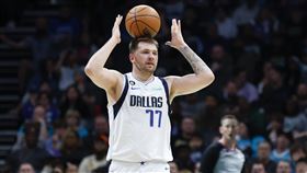 ▲東契奇（Luka Doncic）轟40分，獨行俠3天內2度輸黃蜂。（圖／美聯社／達志影像）