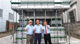 寶緯工業發表鋁合金系統模板，寶緯董事長詹勳霖（中）、寶緯總經理詹勳國（左）、寶緯副董事長劉振銘（右）出席活動。（圖／記者戴玉翔攝影）