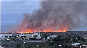 ▲台東知本溼地大火，在遠方就能看見火光。（圖／翻攝自台東臉書災害通報）