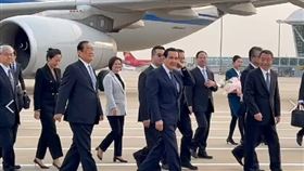 馬英九抵達上海，中國派國台辦副主任陳元豐接機。(圖/馬英九辦公室提供)