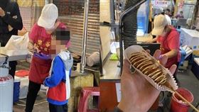 熱狗攤老闆娘協助小男孩與母親團圓。（圖／翻攝自臉書《我是永和人》）